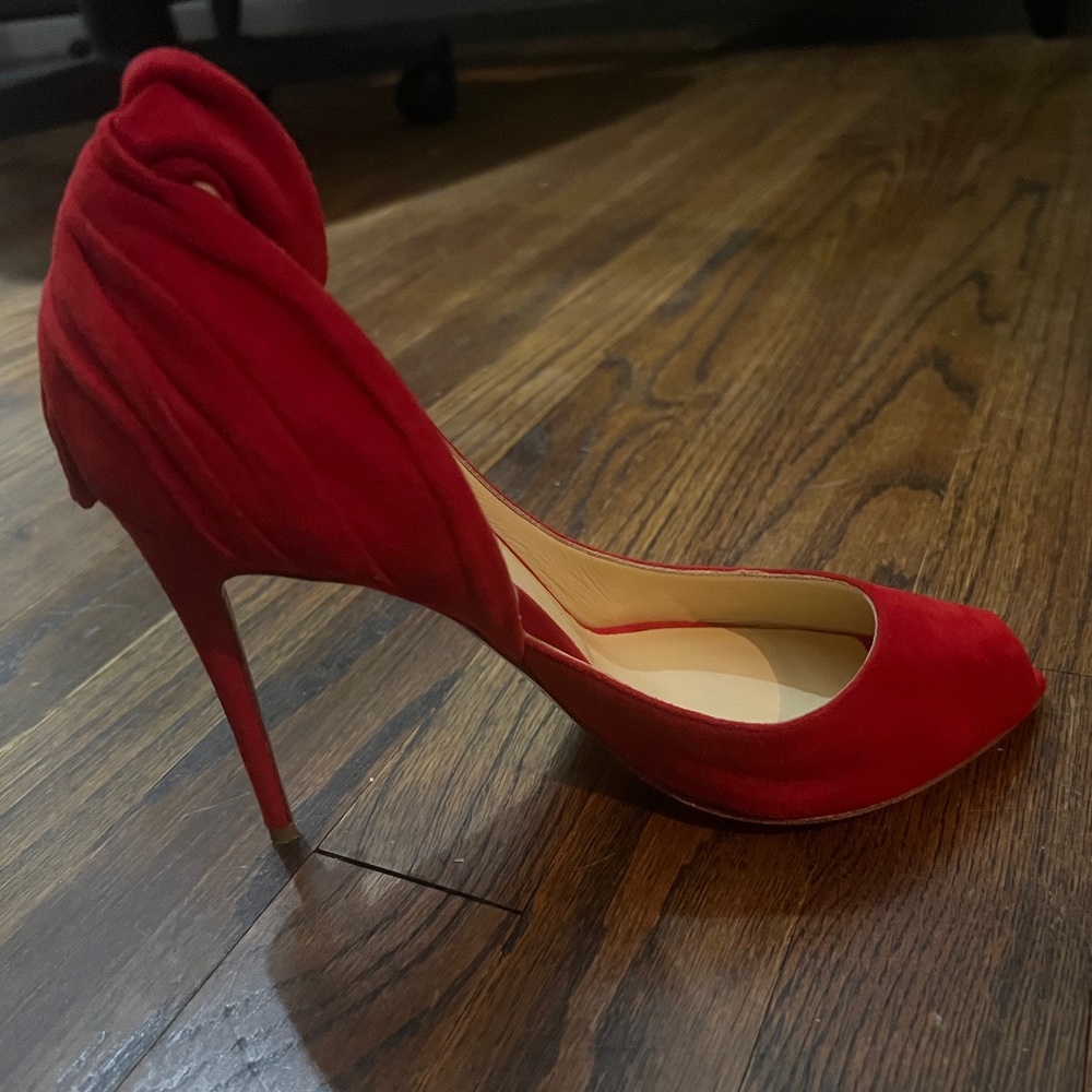 Christian Louboutin Barbara Suede Pumps 100  37